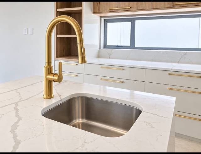 4 BEDROOM FREESTANDING FOR SALE IN SANDOWN